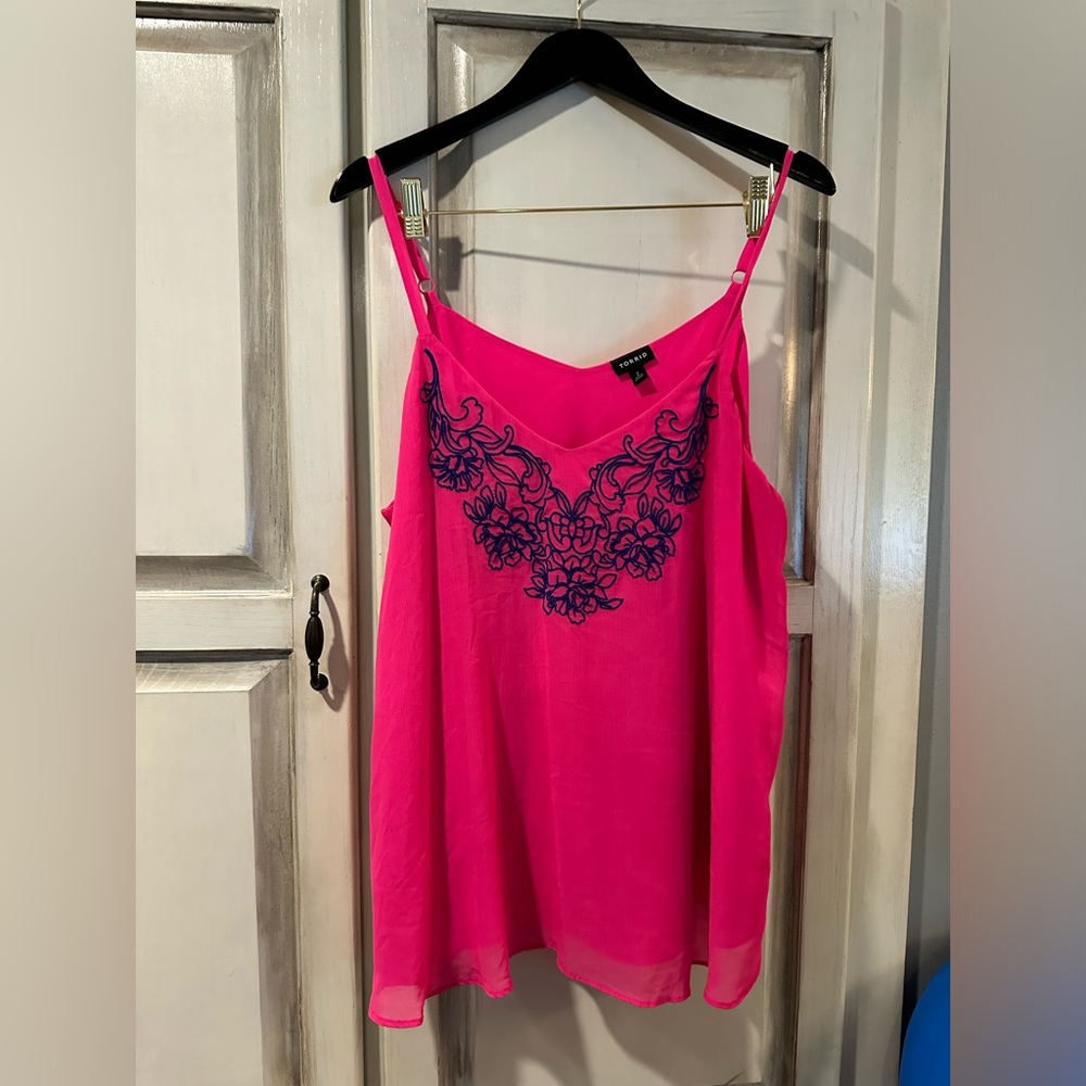 Torrid size 2 pink flowy top